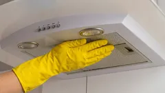 Okap zabłyśnie jak nowy: prosty sposób na usunięcie tłuszczu bez użycia środków chemicznych