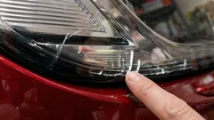 Jak usunąć pęknięcie na reflektorze: trik, z którym poradzi sobie każdy kierowca